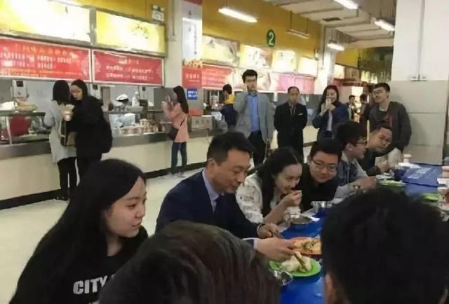 企業(yè)怎樣選擇標準食堂承包優(yōu)點